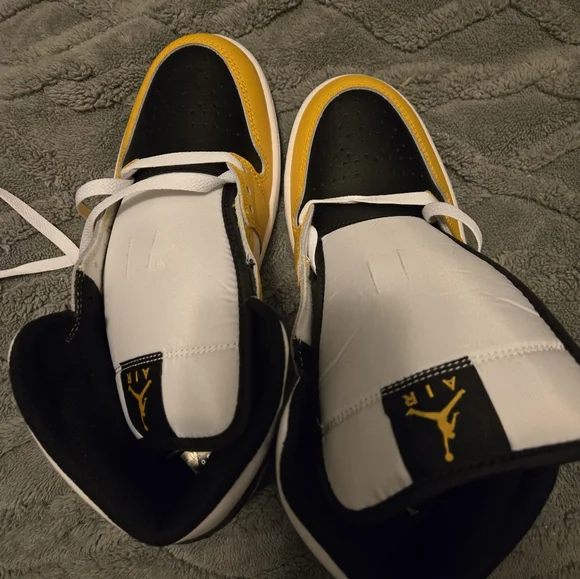 Nike Jordan AJ 1 Mid Men's Yellow Ochre/Black/White Size 8.5 - Picture 6 of 6